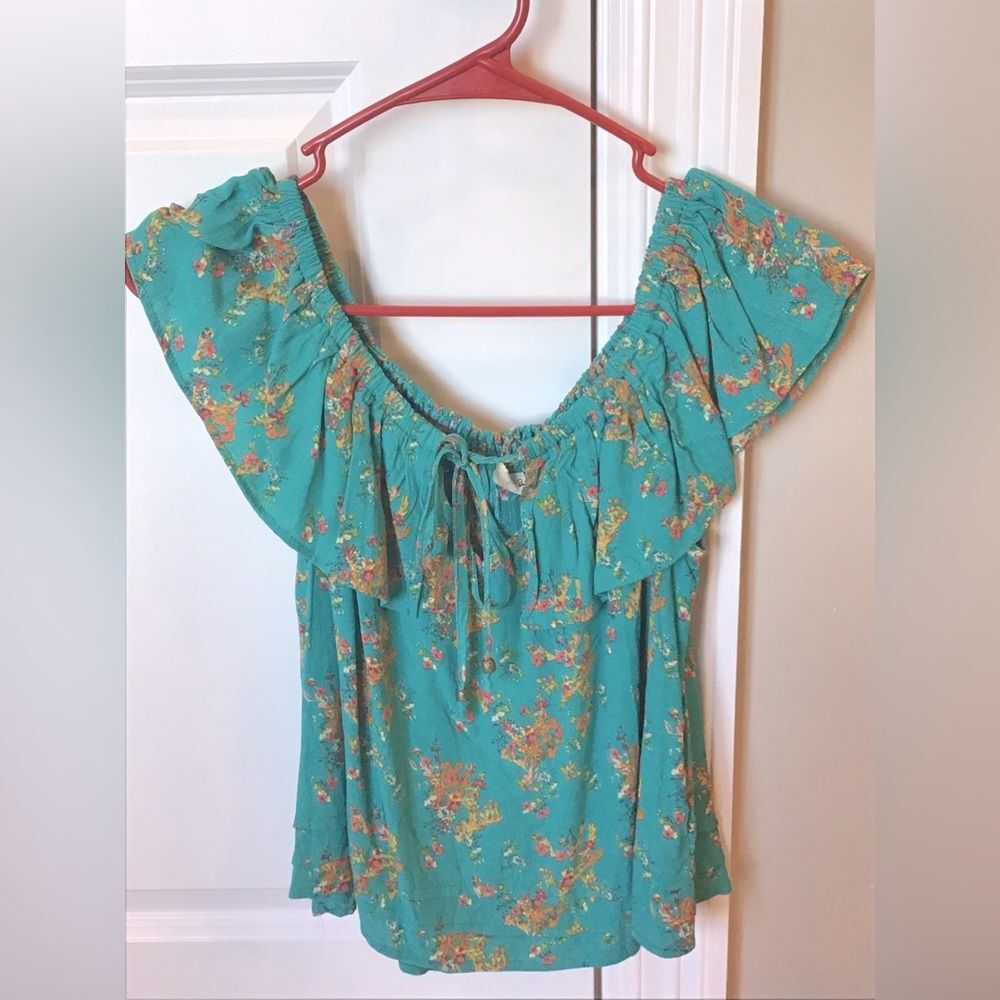 NWT Rewind | Floral | Top | Looks like it could be an off the shoulder blouse